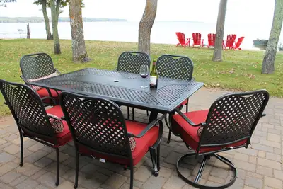 Image de Accueil toute l'année sur le lac sur la plage de sable parfaite