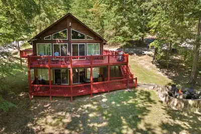 Image de Cabine y compris bateau Slip / Stone Fire Pit / Gratuit Wifi / Roku dans la Communauté de Golf