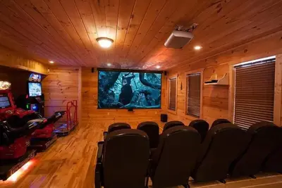 Image de Mountain Bearadise à Pigeon Forge #unforgettable 4br w / Gameroom, Views & Full Theatre!