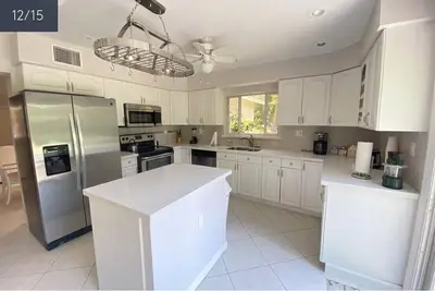 Image de Darling Cottage à East Boca près de la plage, des restaurants et des magasins