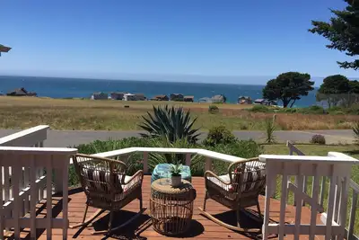 Image de Vue sur la mer à Shelter Cove! Vue sur l'océan! Remodelé en 2018! Salle de jeux!