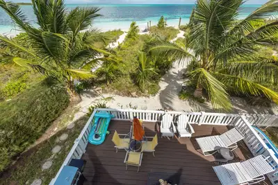 Image de Nouveau Bain 4 Chambres 4: Vues à couper le souffle, sur la plage: voiturette de golf et kayaks gratuits