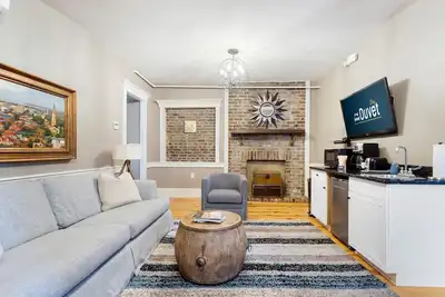 Image de Le chapiteau (Suite B) - Sur King en face du marché, \"Classement 10/10