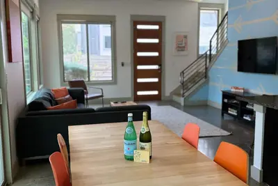 Image de Nouvelle maison moderne à East Austin - Walk Downtown / Rainey St!