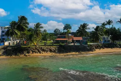 Ocean Front Resort entièrement rénové avec piscine sur Table Rock Beach