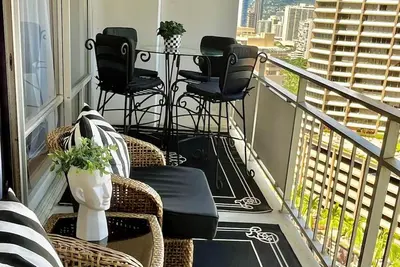 Image de Ilikai Hotel, Ocean Front, Hip Real 1 Bdr, City View, Best Surf in Waikiki