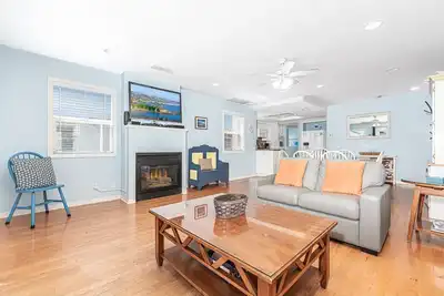 Beaucoup d'espace pour tout le monde! Condo à l'étage avec vue sur l'océan - 10 personnes!