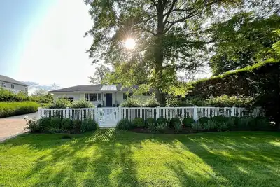 Image de Maison familiale de plage avec plage privée quartier