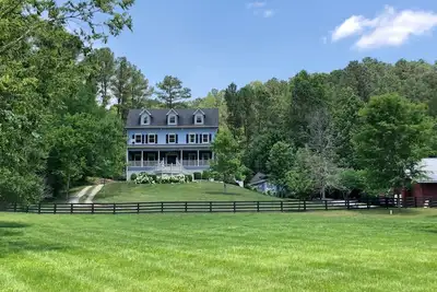 Image de La grande maison bleue - 6000 pieds carrés de luxe à Leiper's Fork