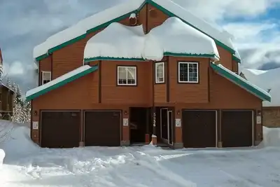 Image de Privé Grand Chalet vrai ski-in ski-out emplacement parfait, Famille / Animaux acceptés