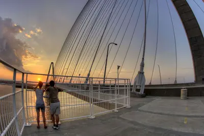 Image de À pied de la nourriture / du shopping, à 5 min de la plage / du centre-ville! Mille de Shem Creek / Bridge!