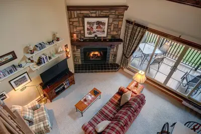 Image de Dans Tremblant Resort. Séjour de plus de 31 jours (hiver 160 jours).