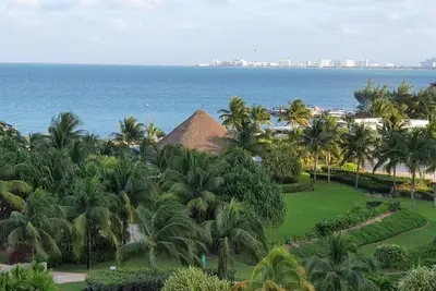 Image de Oceanside avec des vues spectaculaires, très grand condo de 2 chambres à Cancun