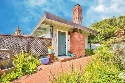 Image de \"Atherton Cottage a maritimes et Point Lobos Vues & deux cheminées!