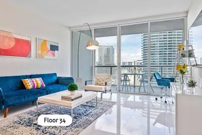 Image de Luxueux Designer Condo ★ Vues sur l'océan et la rivière ★ Téléviseurs intelligents ★ Gratuit: Piscine, Spa & Gym