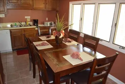 Image de Condo dans les pins! 2br / 2ba, 95 $ / nuit, comprend les week-ends!