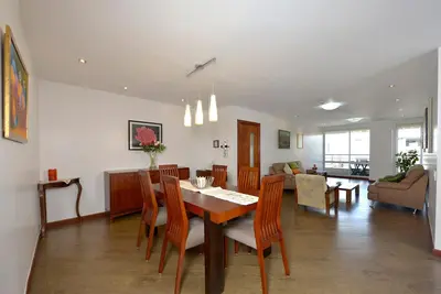 Image de Aldrovandi Av Gonzalez Suarez, Pickup Airpt sur 5 nuits, JacuZ, Sauna, Piscine, Gym