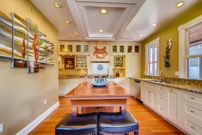 Image de Charmante maison historique d'Annapolis avec deux places de stationnement hors rue!