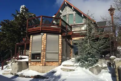 Image de Superbe maison et vues, collines de luge, salle de jeux, à proximité du ski et du Sky Park