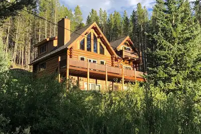 Cabane en rondins sur mesure - Cabine moderne avec vue sur la montagne!