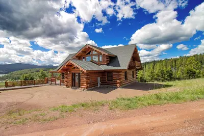 Image de Escapade en montagne avec option Bunkhouse Apartment!