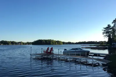 Image de Bord de l'eau fabuleux 5 BedRm Cottage à Kawartha Lakes (430 'de profondeur grand site, Ac)