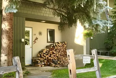 Image de Entièrement mis à jour, belle maison de ville sur la ligne de bus Vail