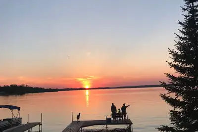 Image de 400 pieds de rivage, magnifiques couchers de soleil, quai privé, piste cyclable, refuge de cabine