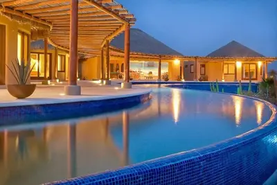 Image de Luxueuse maison de 3 chambres avec vue sur l'océan avec piscine olympique chauffée