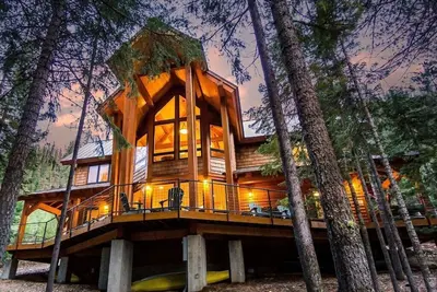 Image de Spectacular Luxury Home / Cabin surplombant le lac Tumalo dans un cadre magnifique et privé