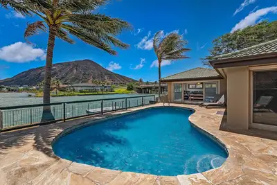 Image de * 10% de réduction sur les séjours durant maintenant-6/14 * Nani Wai Belle Marina 5br avant avec piscine privée!