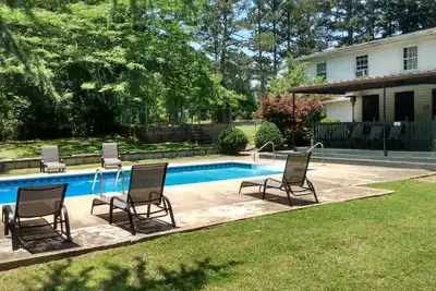 Image de Massive Home-Atl - Rassemblements de famille 6k ft / 6bdr / 4ba / 25 personnes permettent 30 / Piscine! !