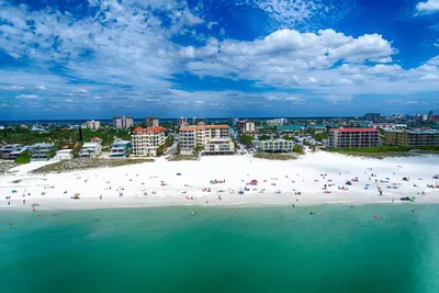 Image de Penthouse de luxe en bord de mer, balcon de 53 pieds sur la plage, 3 ch, 2400 pc, 4e étage