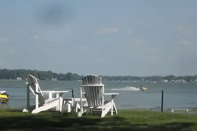 Image de Macatawa Lake View Cottage par State Park et pistes cyclables