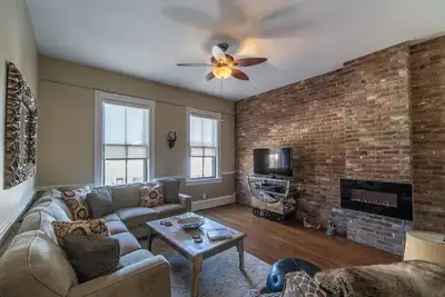 Image de Loft Spacieux Du Centre-Ville Historique! Meilleur Endroit Au Coeur De La Ville!