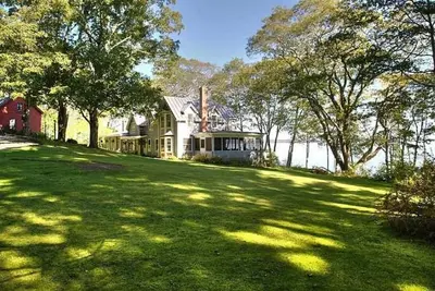 Image de Magnifique domaine riverain dans Bayside historique