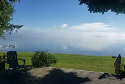 Image de Belle maison sur le front de mer direct du lac Leelanau, chemin privé