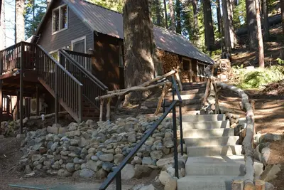 Image de Cabane de montagne pittoresque à l'entrée du parc national de Yosemite