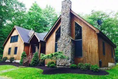 Image de Luxe Country Home dans le Swinging Bridge Lake Community