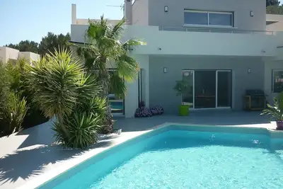 Image de Belle maison de vacances privée avec piscine privée, climatisation, Wifi, Tv, terrasse, parking