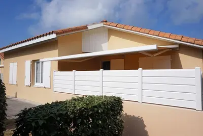 Image de Agréable pavillon dans résidence avec piscine (014)