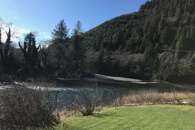 Image de Belle pêche, chasse, équitation Lodge juste à côté du Wilson à Tillamook