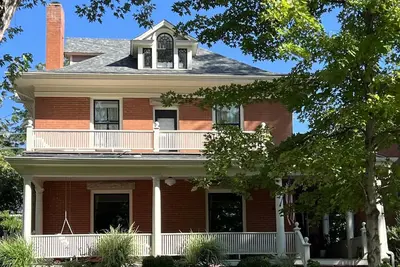 Image de Superbe Mapelton colline Luxury Home, Walk to Everything