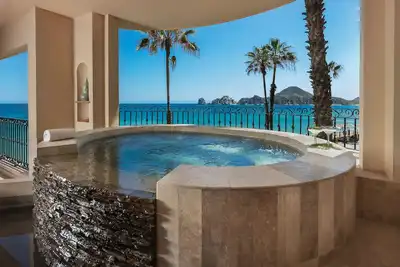 Image de BEAUTÉ Enchantee! 3 chambres / 4 salles de bain panoramiques Ocean Front Front-Plus un bain à remous sur la terrasse!