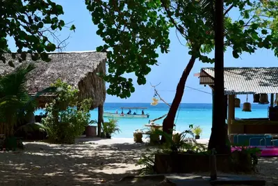 Image de Votre propre refuge privé avec un bar sur la plage! Milieu de plage de 7 mile!