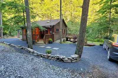 Image de Bord de l'eau privé Bushkill Creek Cabin - 6 personnes