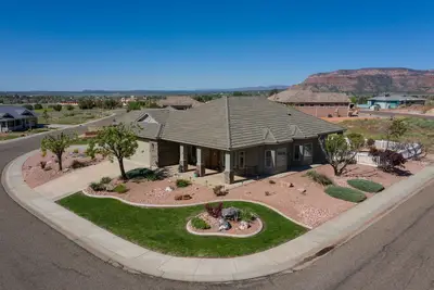 Image de Une vue imprenable! ! ! Restez à la maison des Red Rocks ~ Avec Cal King Bed