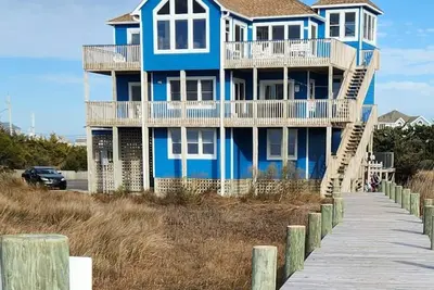 Image de East Wind est une superbe maison avant offrant un accès à la plage sur le son
