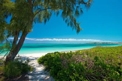 Image de Villa de luxe privée en bord de mer sur Grace Bay