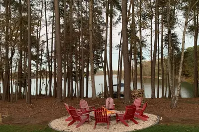 Image de Maison Clemson / Lac Hartwell avec de grandes vues de l'eau sur la crique privée en eau profonde!